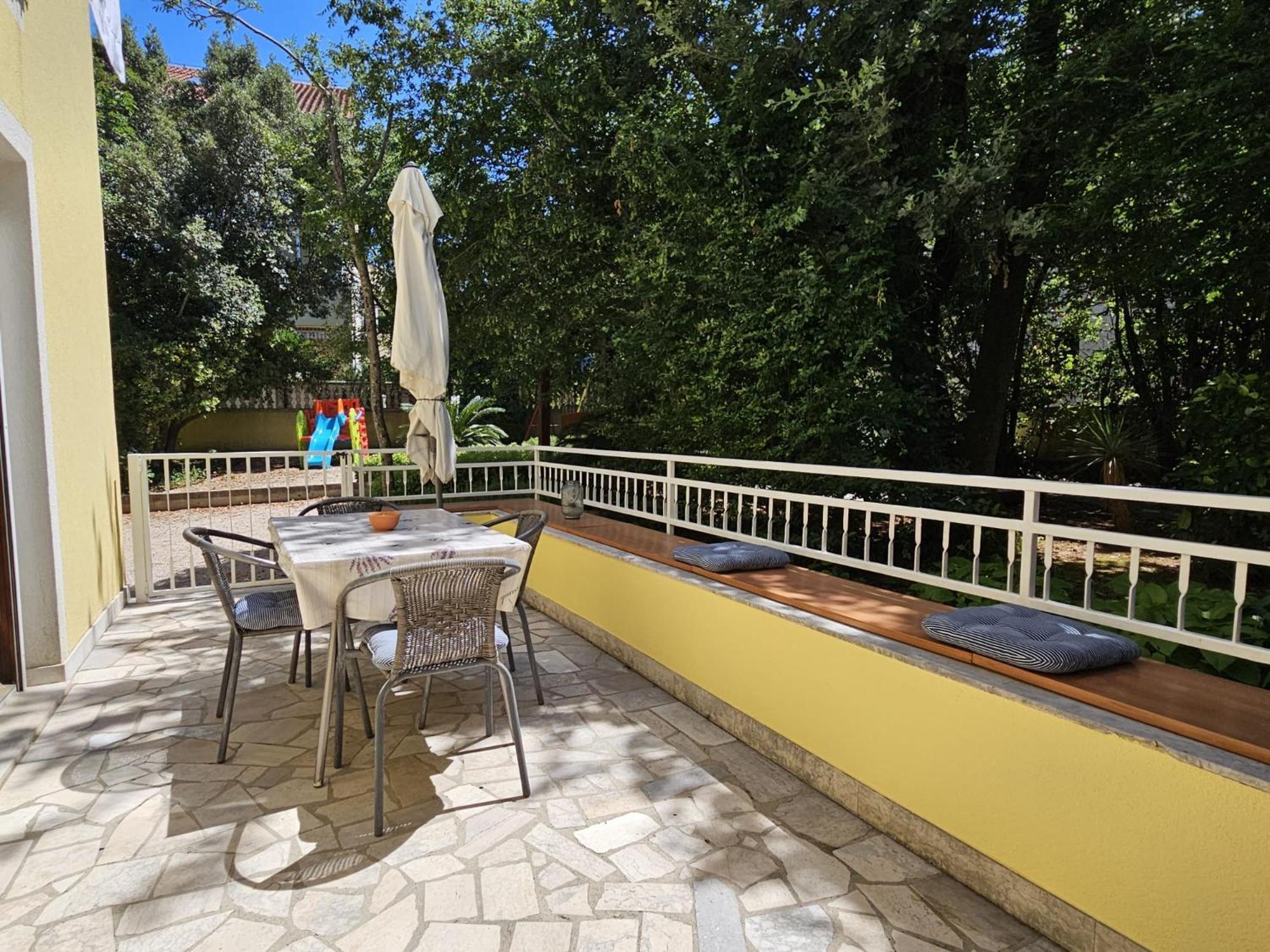 Apartments Andrea Malinska Luaran gambar