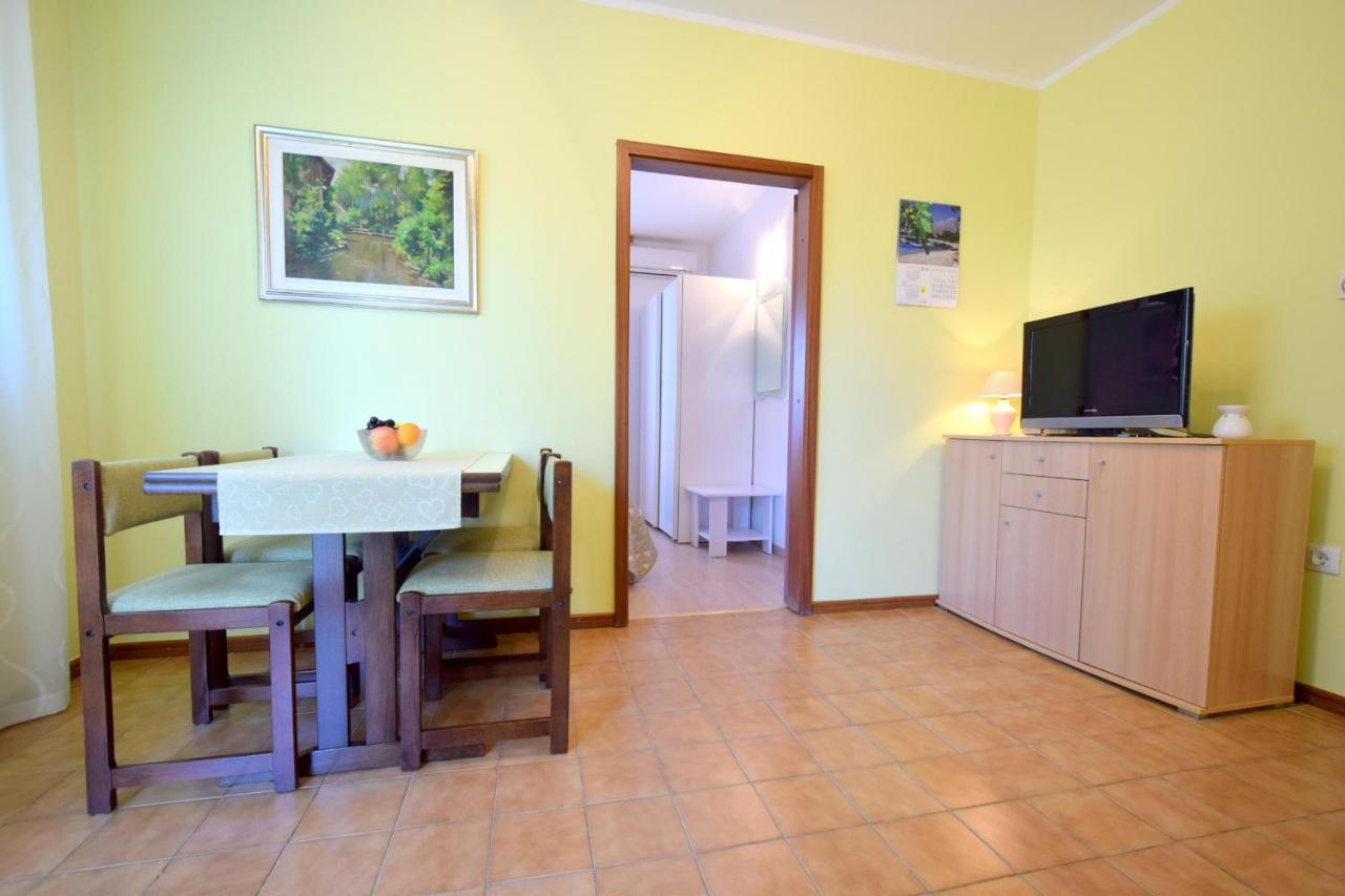 Apartments Andrea Malinska Luaran gambar