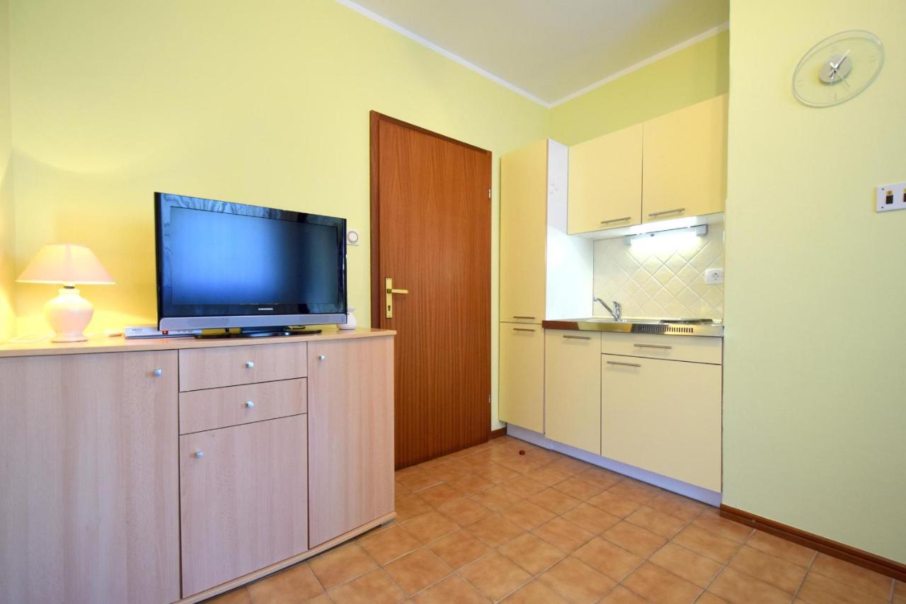 Apartments Andrea Malinska Luaran gambar