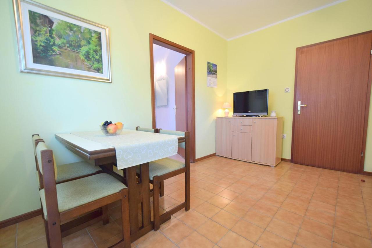 Apartments Andrea Malinska Luaran gambar