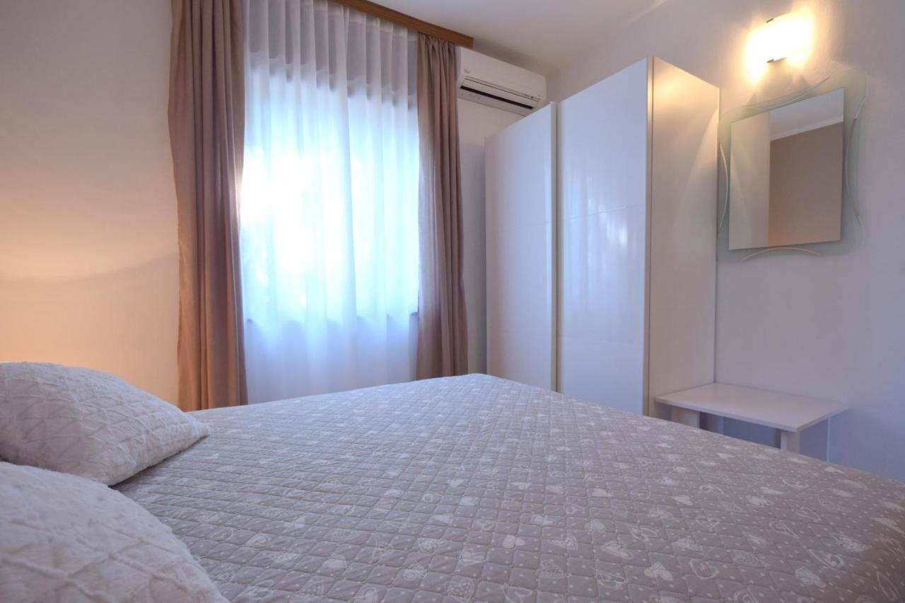 Apartments Andrea Malinska Luaran gambar