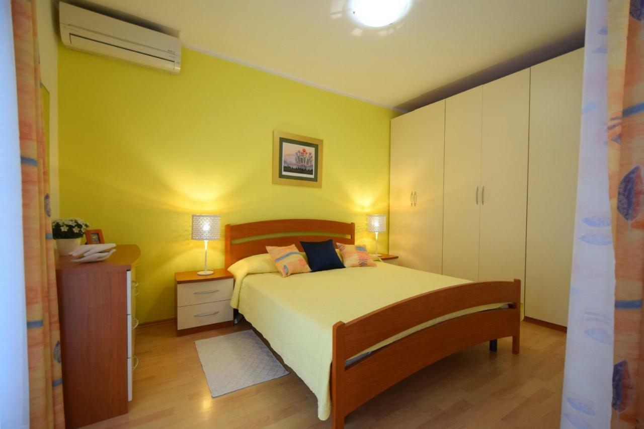 Apartments Andrea Malinska Luaran gambar