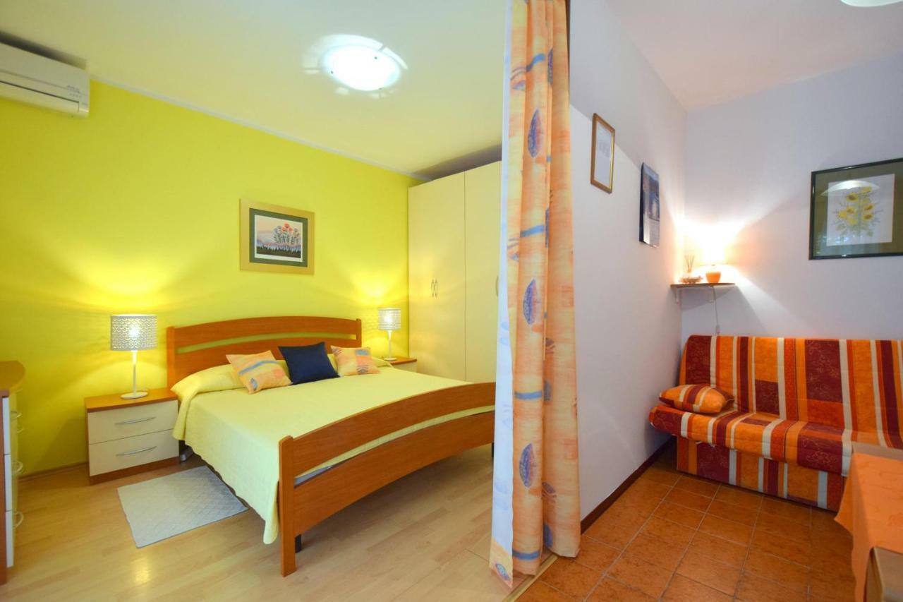 Apartments Andrea Malinska Luaran gambar