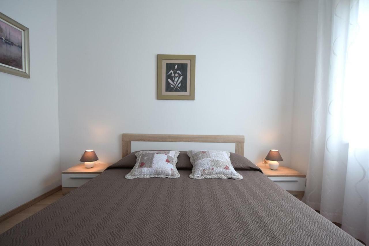 Apartments Andrea Malinska Luaran gambar