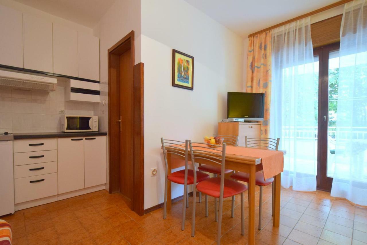 Apartments Andrea Malinska Luaran gambar