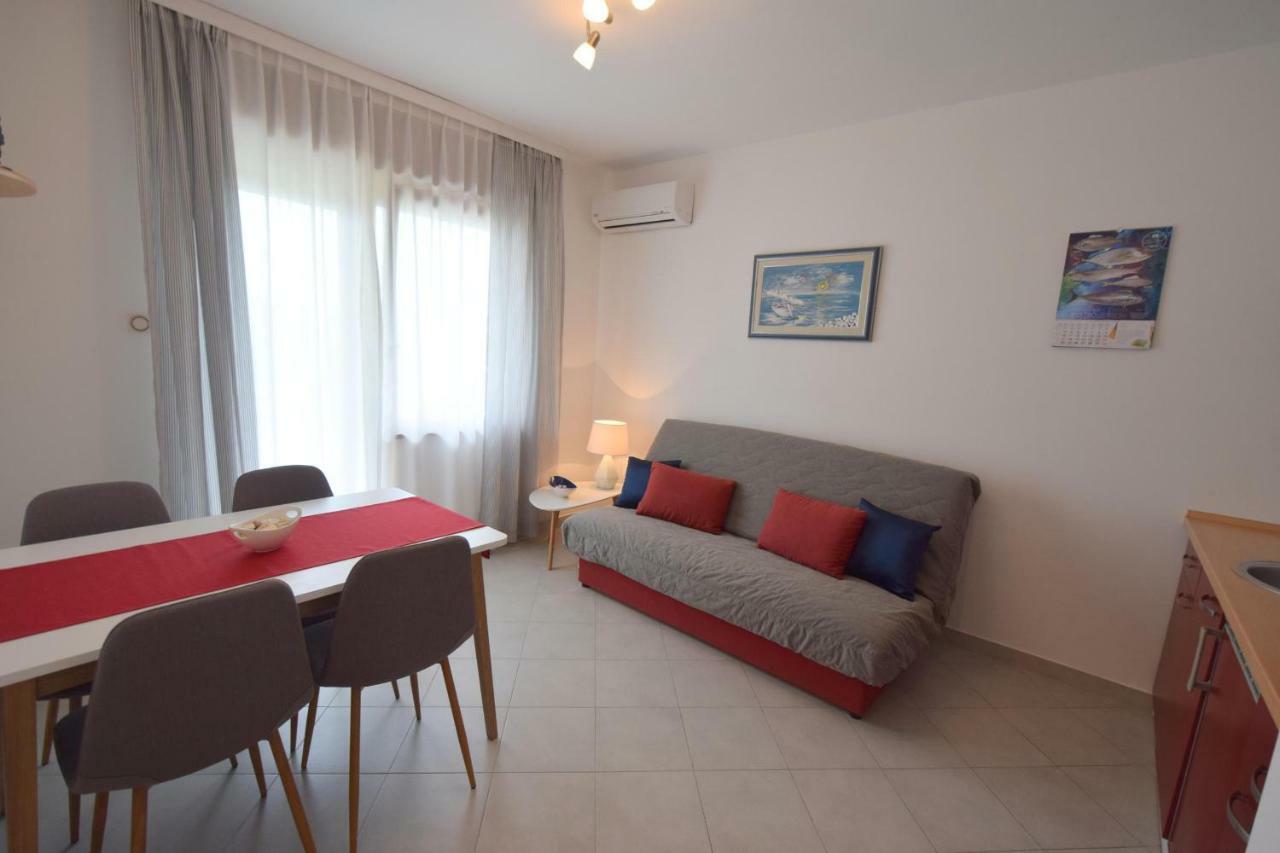 Apartments Andrea Malinska Luaran gambar