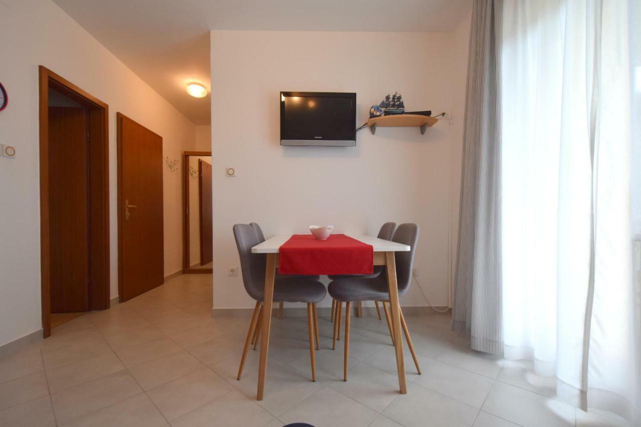 Apartments Andrea Malinska Luaran gambar